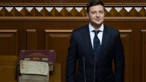 Visszavonni nem fogja, de enyhítheti a kisebbségeket sújtó törvényeket az új ukrán elnök