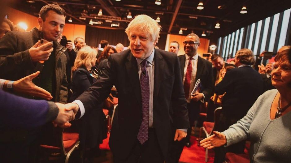 Exit poll: Boris Johnsoné a parlamenti többség a brit választásokon, jöhet a brexit