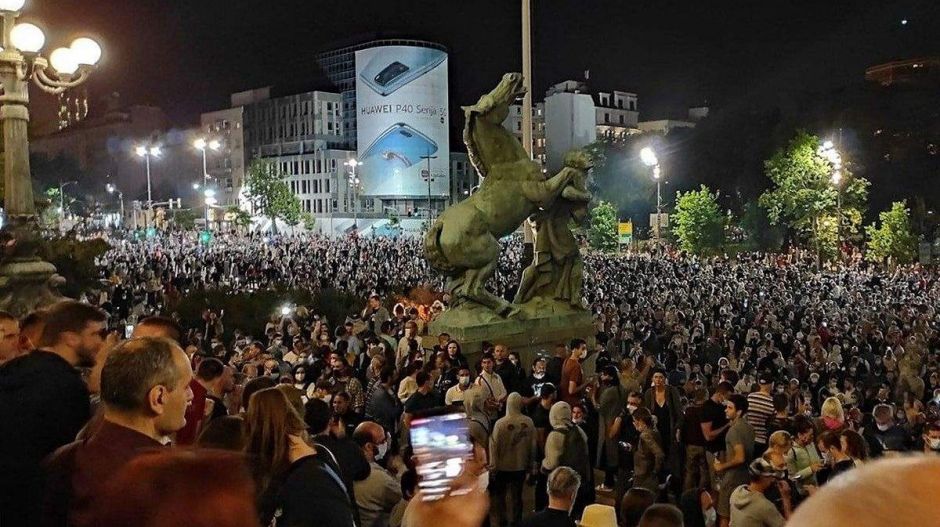 Miért estek neki a rendőrök a Koszovót kiáltozó tüntetőknek Belgrádban?