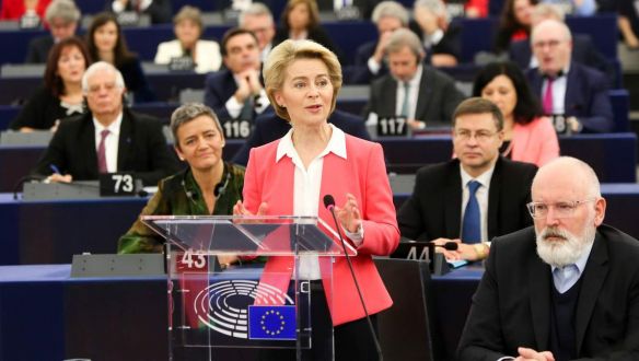 Így fogadták el Ursula von der Leyent az Európai Parlamentben