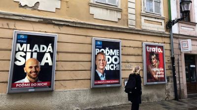 Plakátháború Pozsonyban: így kampányolnak a szlovákiai pártok