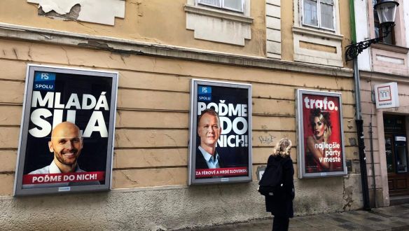 Plakátháború Pozsonyban: így kampányolnak a szlovákiai pártok
