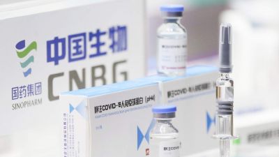 Két vezető is lemondott annál a kínai vakcinagyártó cégnél, amitől Magyarország is készül vásárolni