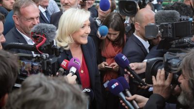 Összeomlott a francia „köztársasági front” a radikális jobboldal ellen