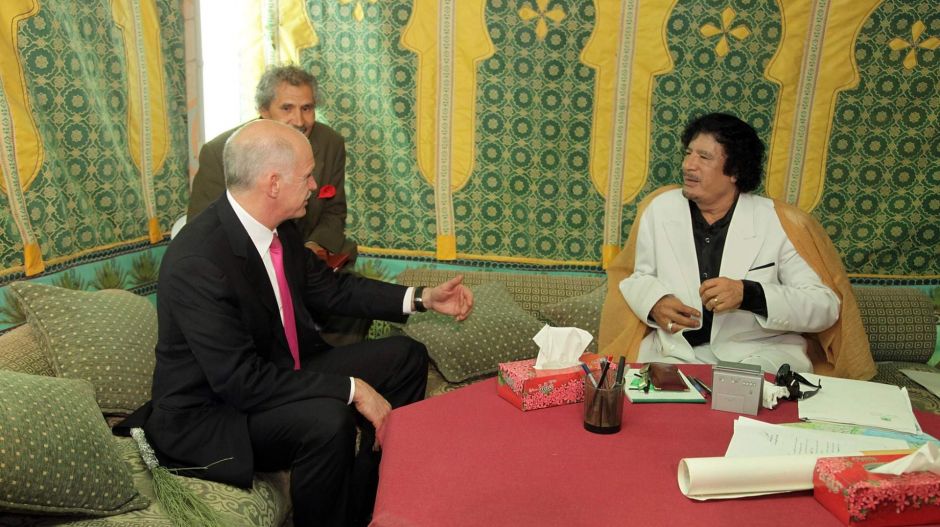 Amikor Tony Blair és a brit neoliberális elit még Kadhafiban látta a jövő békés újtát