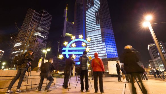 Ha az EU nem tesz semmit a közös kötvényvásárlást kritizáló német AB-döntés után, abból botrány lesz