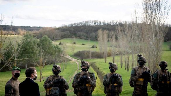 A franciák többsége egyetért a Macront puccsal fenyegető katonákkal