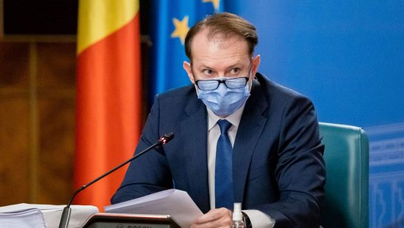 Román miniszterelnök: Ha június elsején meglesz az ötmillió beoltott, a tengerparton és a hegyekben nem kell kültéren a maszk