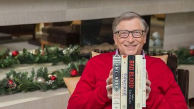 Ezt az öt könyvet szerette idén a világ egyik leggazdagabb embere