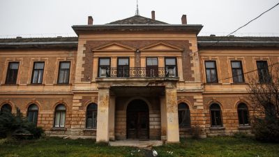 Egymásra mutogatnak a Fideszben a szétrohadó szombathelyi kastéllyal kapcsolatban