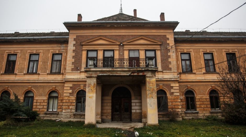 Egymásra mutogatnak a Fideszben a szétrohadó szombathelyi kastéllyal kapcsolatban