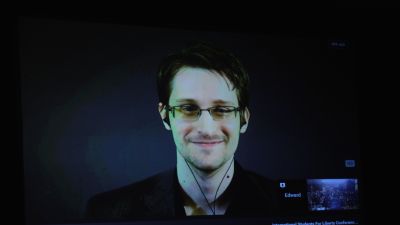 Edward Snowden a Pegasus-botrányról: A magyar kormány válasza a legárulkodóbb
