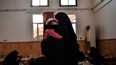 Két újabb ISIS-menyasszonyt fosztottak meg brit állampolgárságától