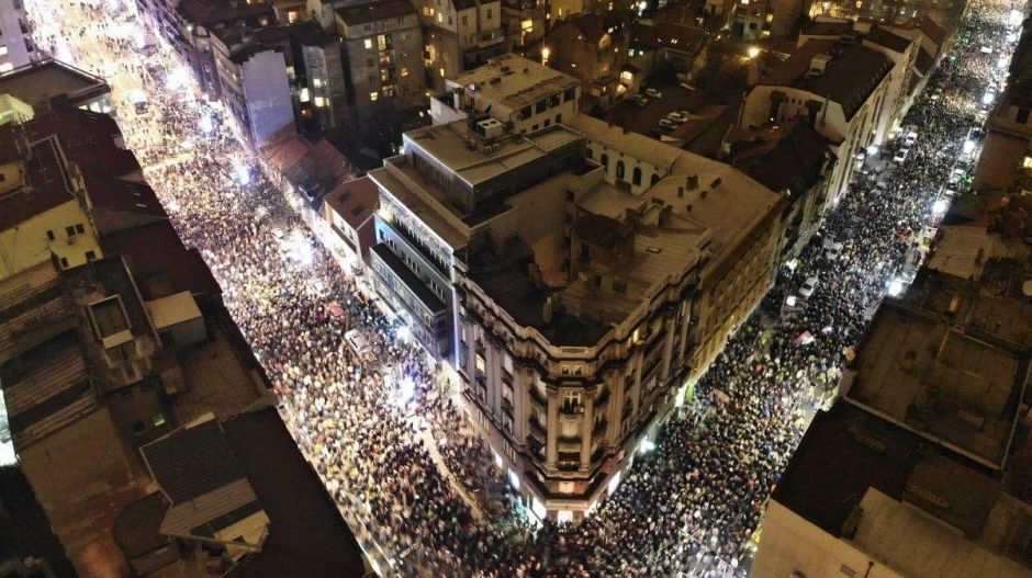 Megint több tízezren tüntettek Vučić ellen – közben Bosznia is forrong már