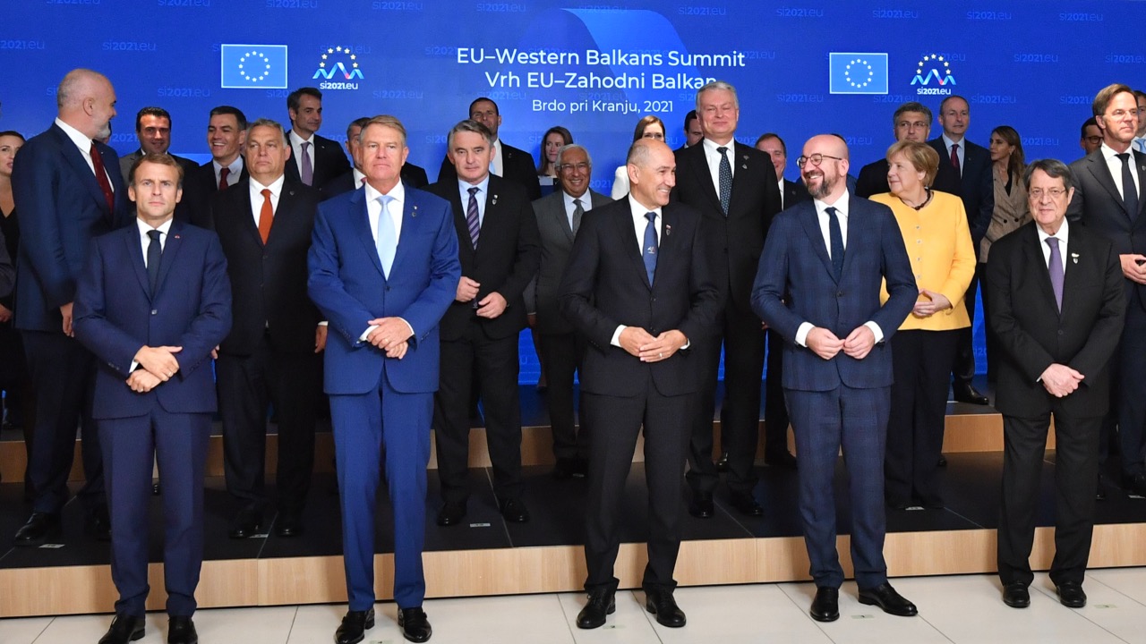 Az EU és Nyugat-Balkáni országok 2021 júniusában tartott közös csúcsa után készített csoportkép.