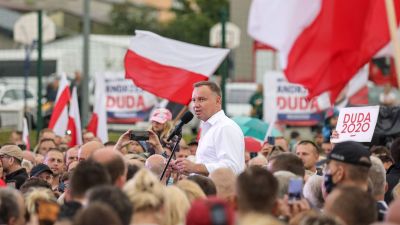 A lengyel választási kampányhajrában a németek lettek Soros György