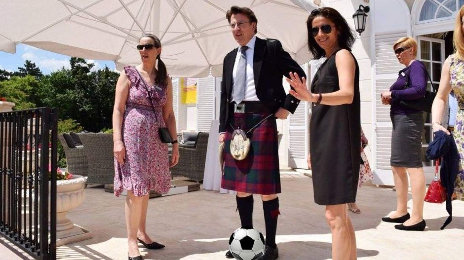 Kinek szurkol a britek skót nagykövete?