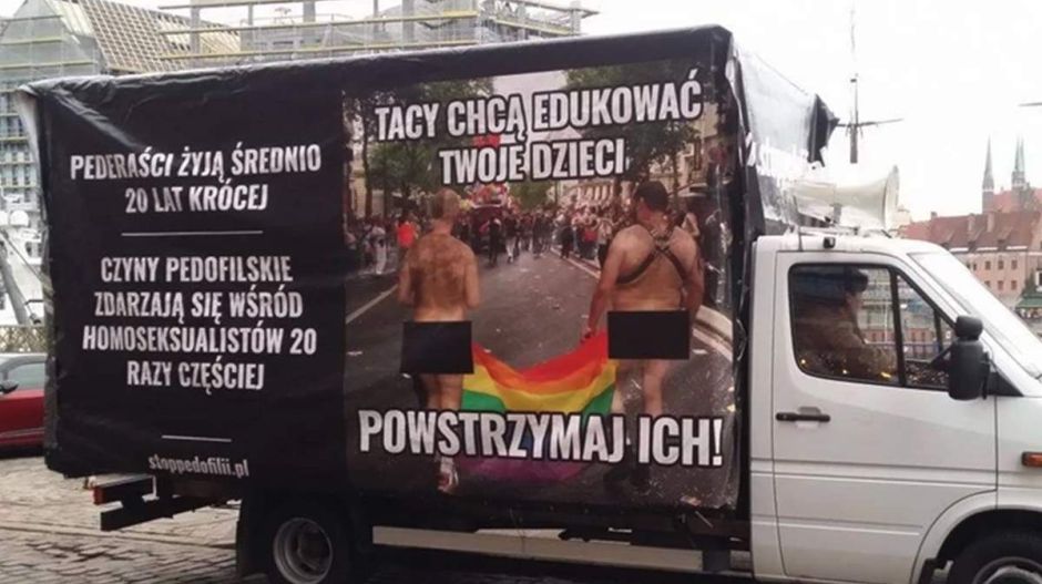 Megvédte a homoszexualitást a pedofíliával összekötő plakátot a lengyel bíróság