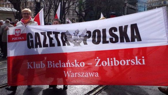 A lengyelek már egy órával a buli kezdete előtt várják Orbánt