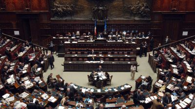 Miért akarnak az olaszok kevesebb parlamenti képviselőt?