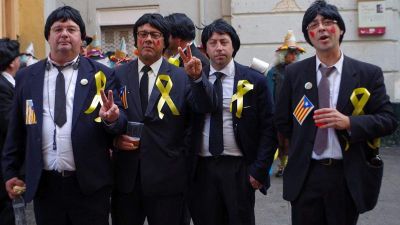 A katalán exelnökön röhögnek az andalúziai karneválozók