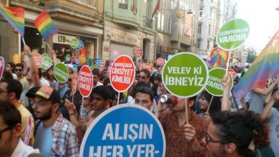 Videó: rohamrendőrök verték szét az isztambuli Pride felvonulást