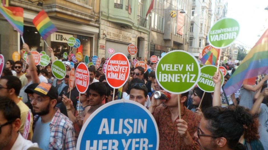 Videó: rohamrendőrök verték szét az isztambuli Pride felvonulást