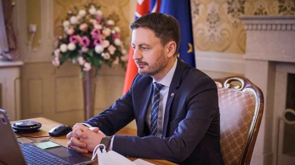 Az új szlovák miniszterelnök is kitart a Szputnyik mellett, Bulgária is venni akar belőle