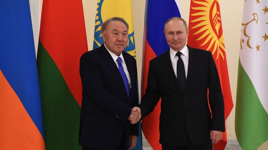 Szintet léphet a kazak nemzeti öntudat, épp az ezt életre hívó rendszert zavarnák el