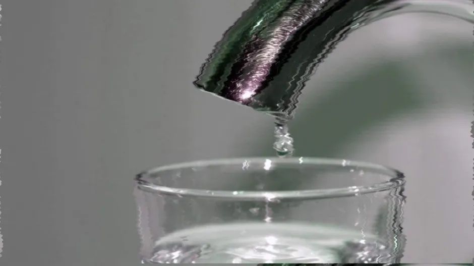 7500 forintért kínáltak fél deci vizet „koronavírus elleni csodaszerként”