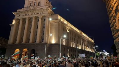 Több mint két hete tüntetnek Bulgáriában a „maffiaállam” ellen, elkezdték lezárni az utakat is