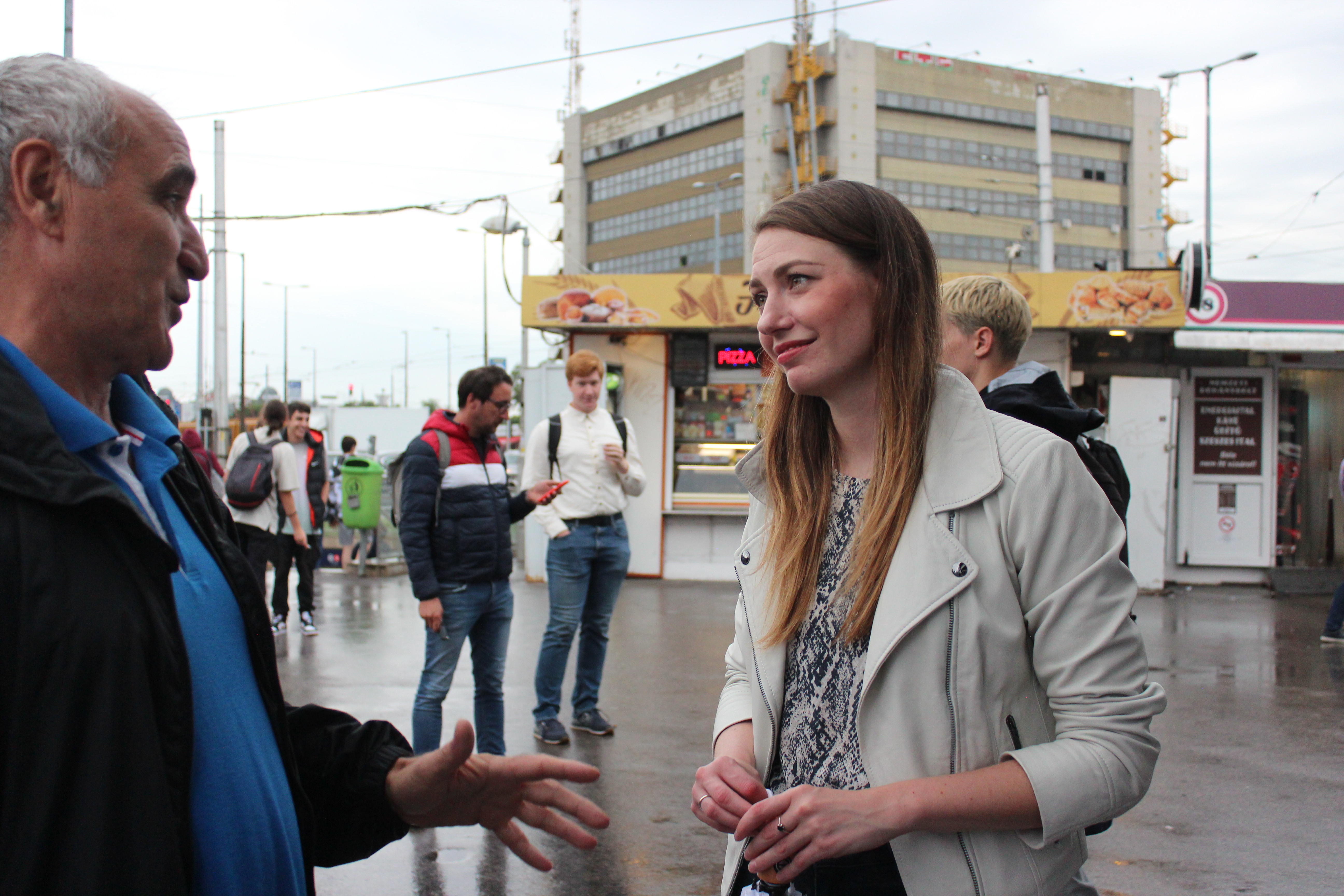 Donáth Anna, a Momentum EP-képviselője is Hadházy Ákosnak kampányolt.