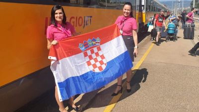 Vonattal rohamozzák meg a csehek a horvát tengerpartot