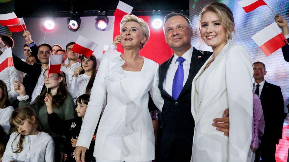 Több ezer panasz érkezett a lengyel elnökválasztás miatt, de mégis érvényes az eredmény