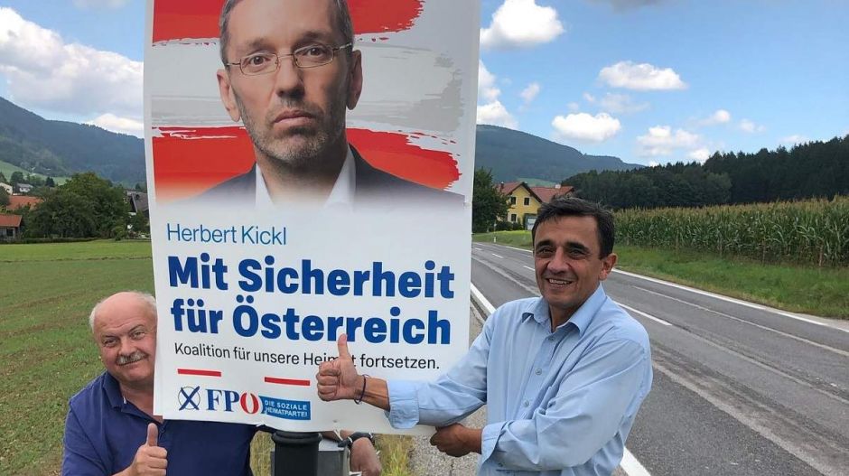 Felfüggesztettek egy FPÖ-s tartományi frakcióvezetőt, mert felköszöntötte Hitlert a szülinapján