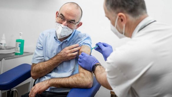 Itt a V4-es egység oltásügyben: Csehország is vesz kínai vakcinát