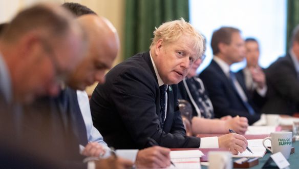 Hatalma bebetonozásával vádolják Boris Johnsont az új választási törvénye miatt
