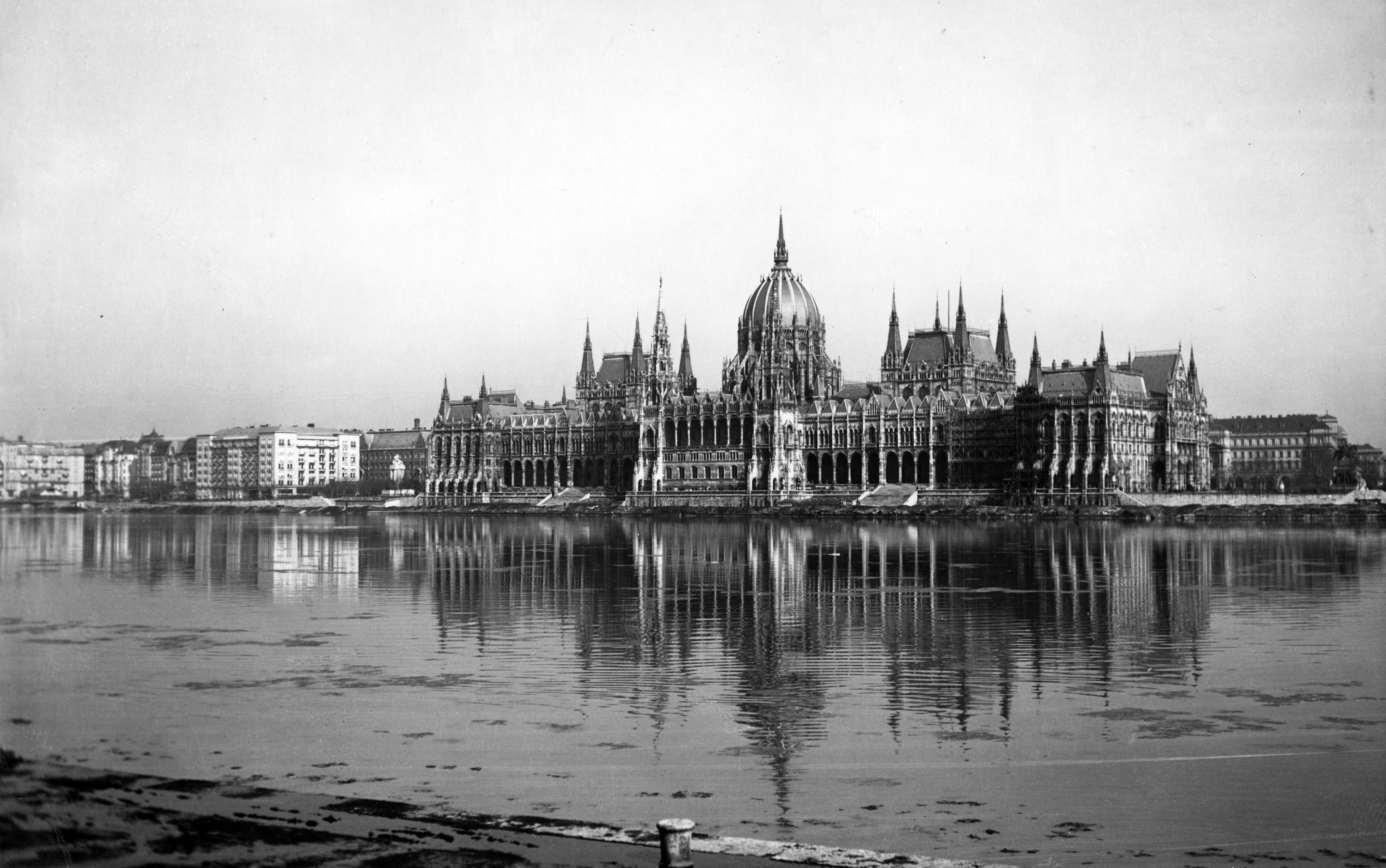 Az Országház 1942-ben.