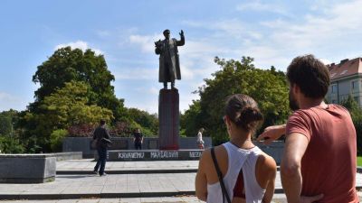 Civilek mosták le végül Konyev marsall prágai szobrát