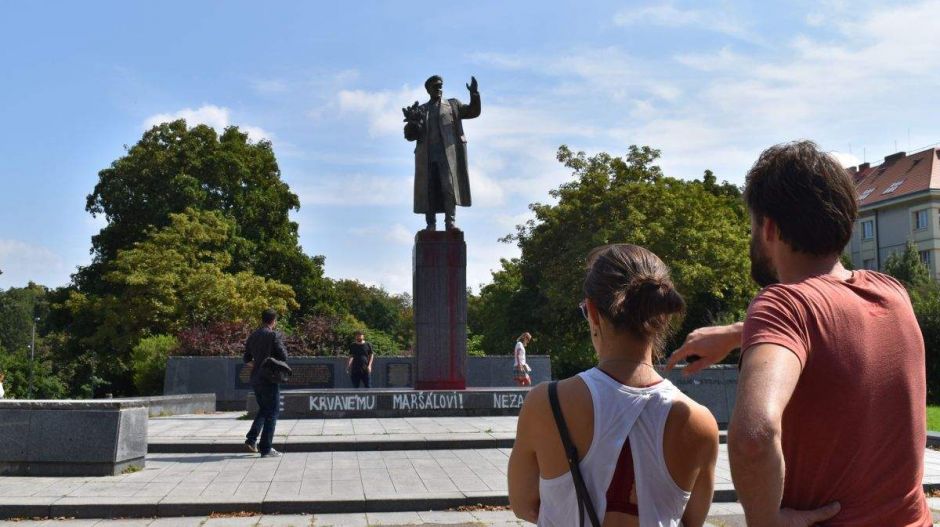 Civilek mosták le végül Konyev marsall prágai szobrát