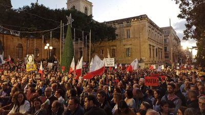 Az újságírógyilkosság, ami dominóként sodorta el a máltai politikai elitet