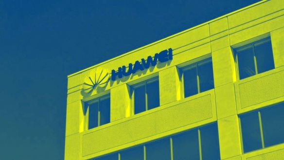 Még a Huawei-termékek korlátozásán is elgondolkodnak a lengyelek