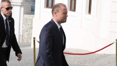 Azonnal mondjon le az újságírógyilkosság miatt, üzeni az EU-misszió a máltai miniszterelnöknek