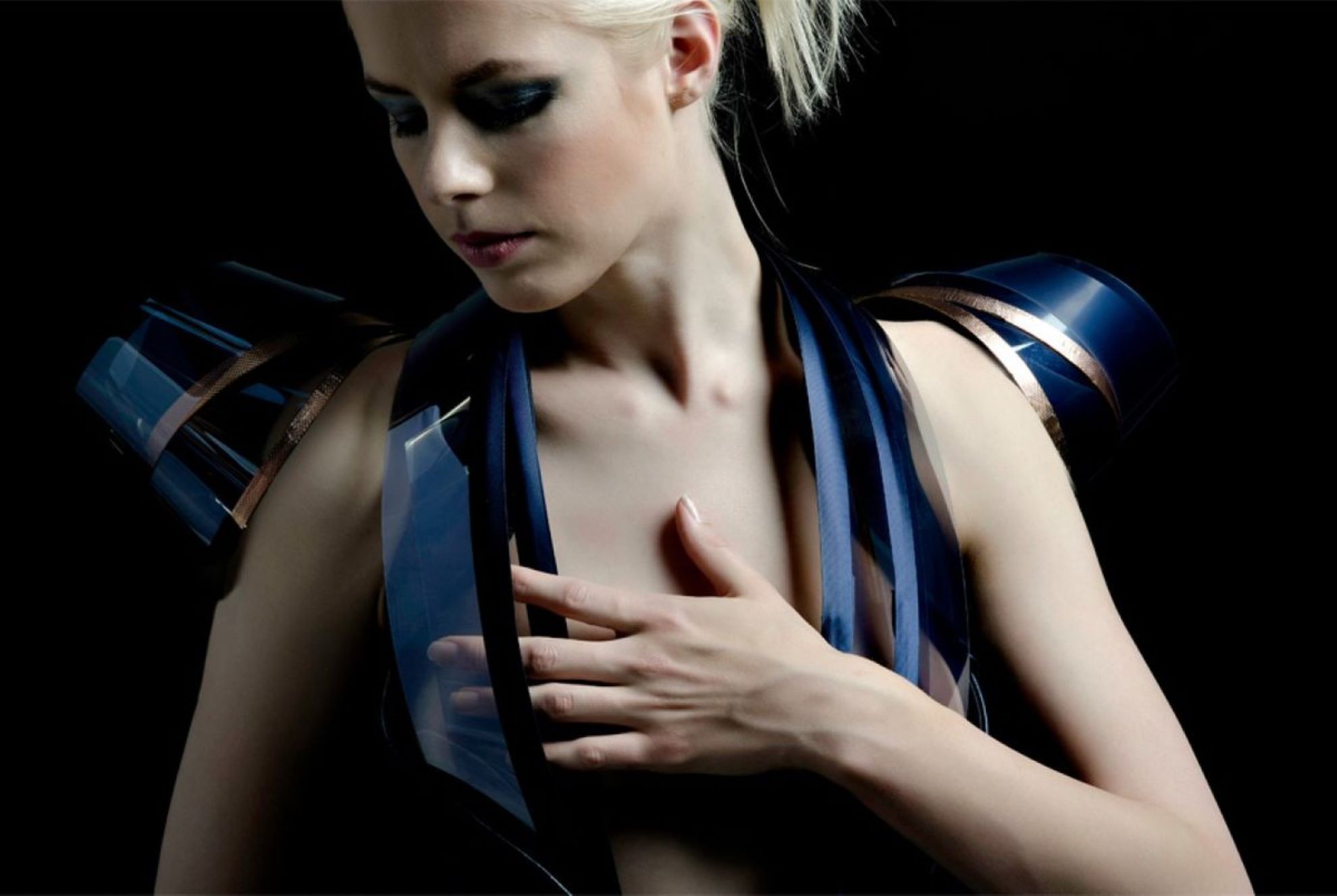 Anouk Wipprecht: Intimacy 2.0 fashion