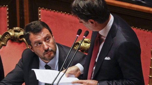 Balul sült el Salvini puccsa, már csak tüntetni tud az ellen, akinek eddig a belügyminisztere volt