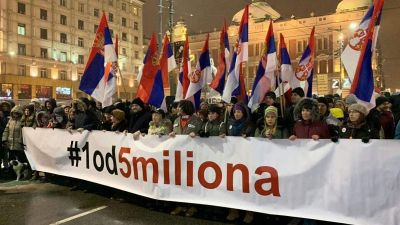 Azok tüntetnek hetek óta a szerb elnök ellen, akik maguk is hasonlítanak rá. Bemutatjuk a szerb ellenzéket!