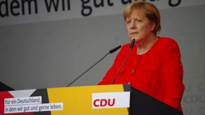 Merkel elkezdi a lassú visszavonulást