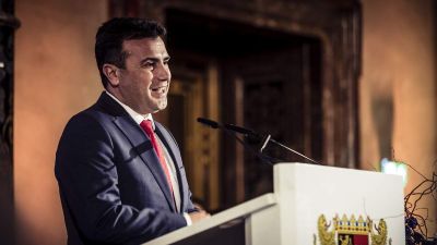 Orosz telefonbetyárok szívatták meg az észak-macedón miniszterelnököt, nagy botrány lett belőle