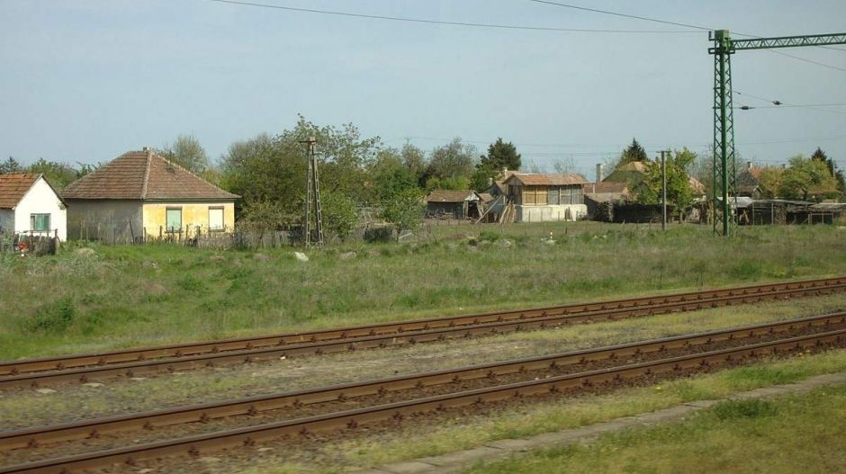 Tíz évre titkosítaná a kormány a Budapest-Belgrád vasútvonal szerződéseit