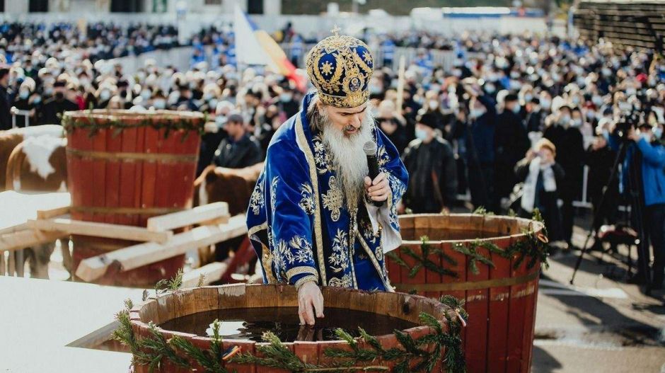 Meg kellett halnia egy csecsemőnek, hogy tízezrek kérjék az ortodox keresztelés megváltoztatását